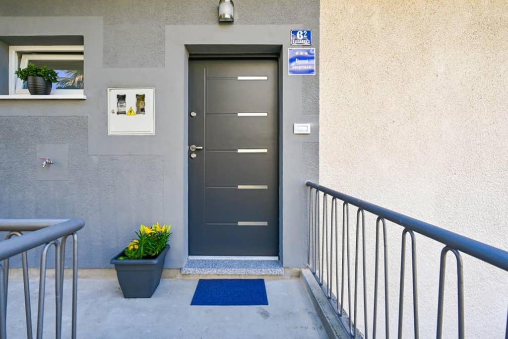 Apartment Noemi With A Direct Beach View غاباس المظهر الخارجي الصورة